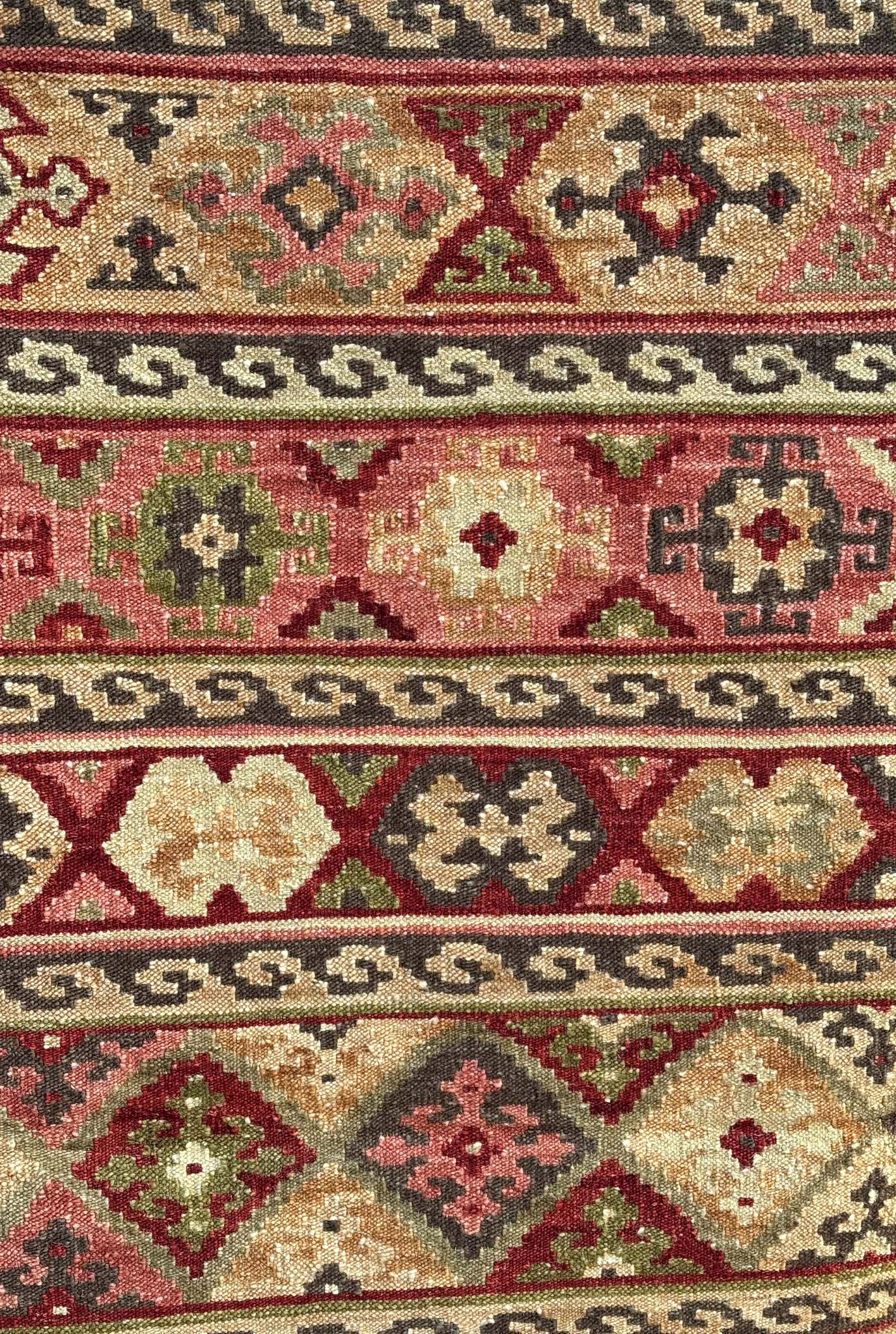 Hand -Woven Zardos Rug