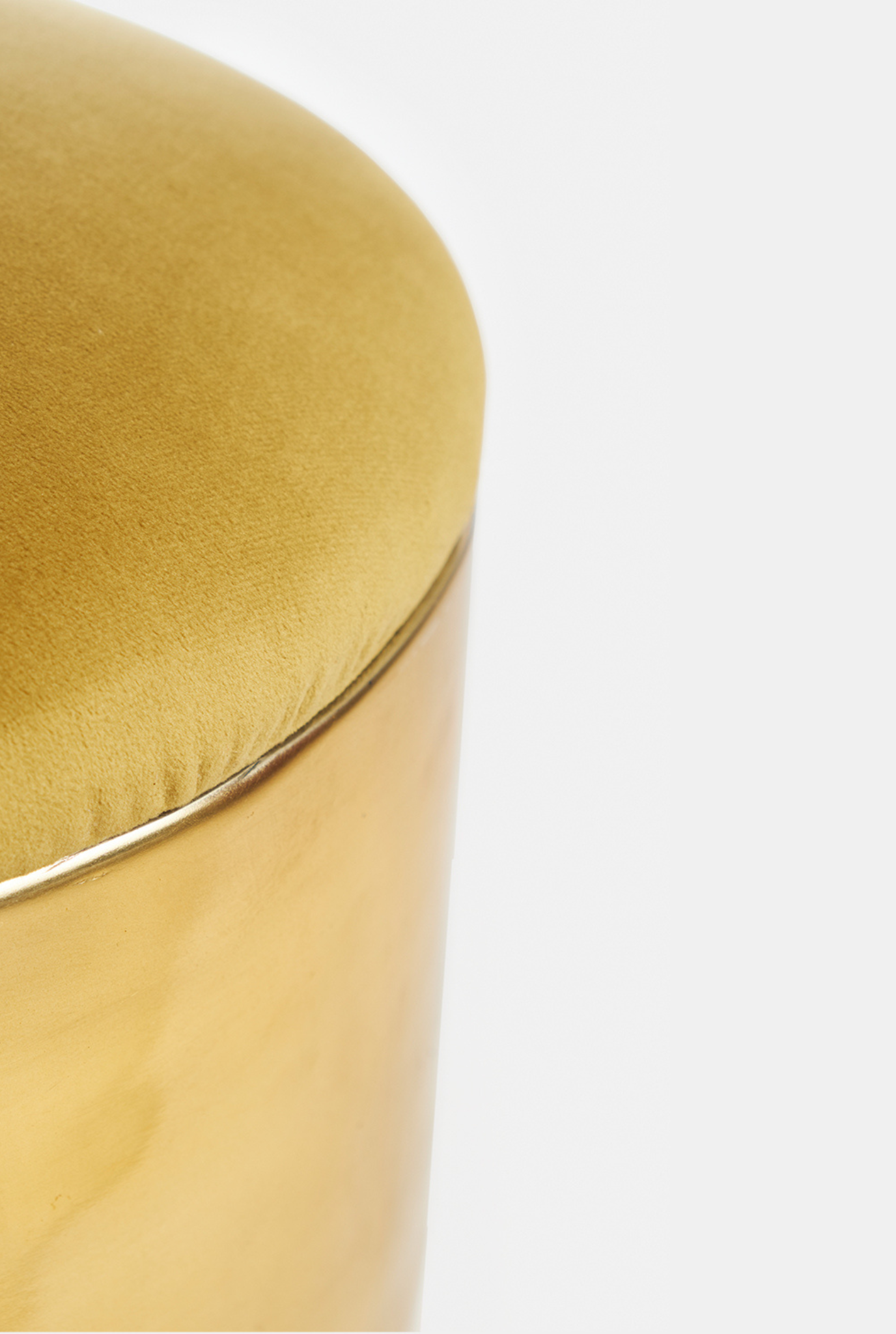 Leo Stool