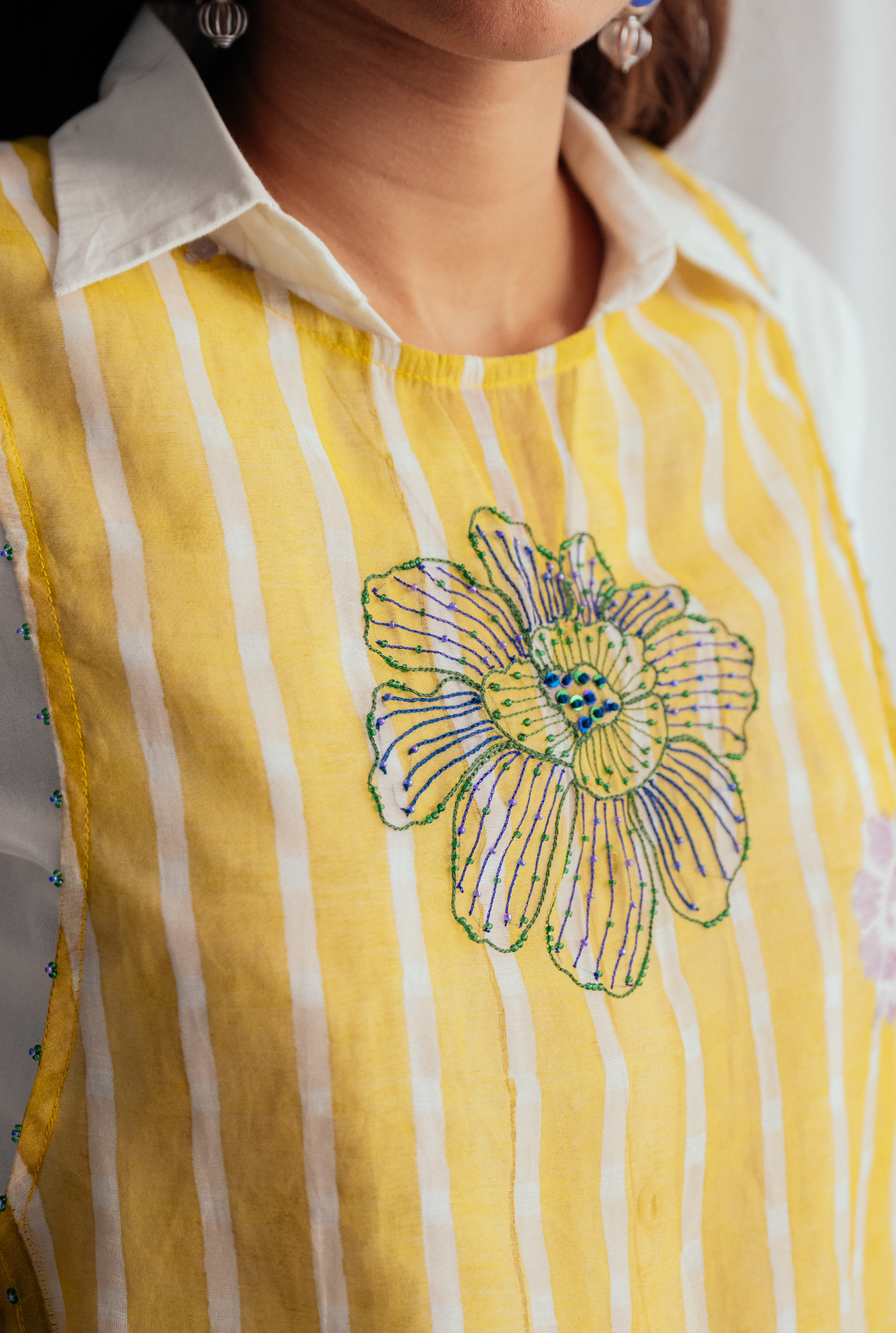 Dhoop Bib
