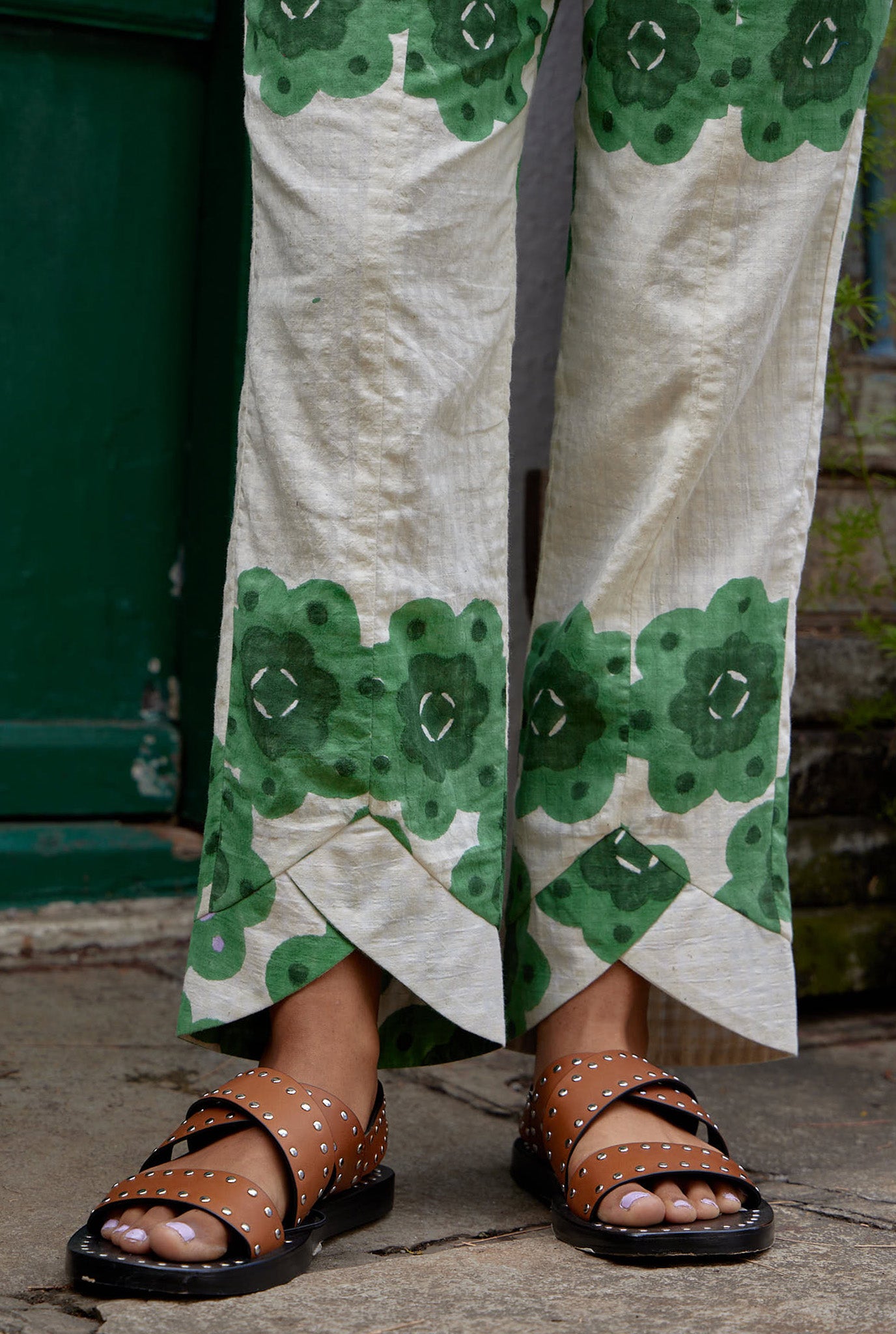 the-jodi-life-sustainable-pants-clothing-trousers-green-white-phool-womens
