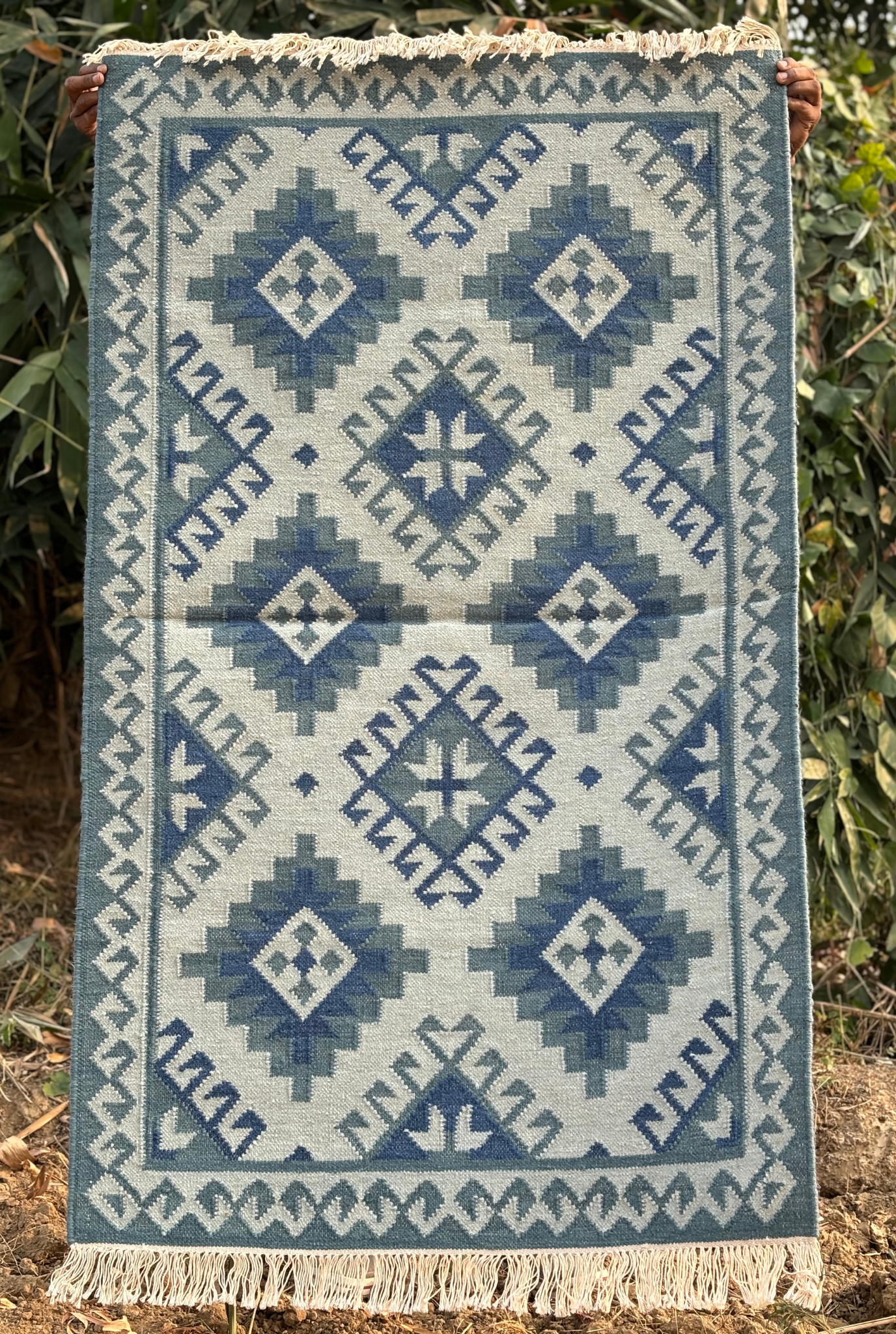 HAND-WOVEN JHARNA RUG