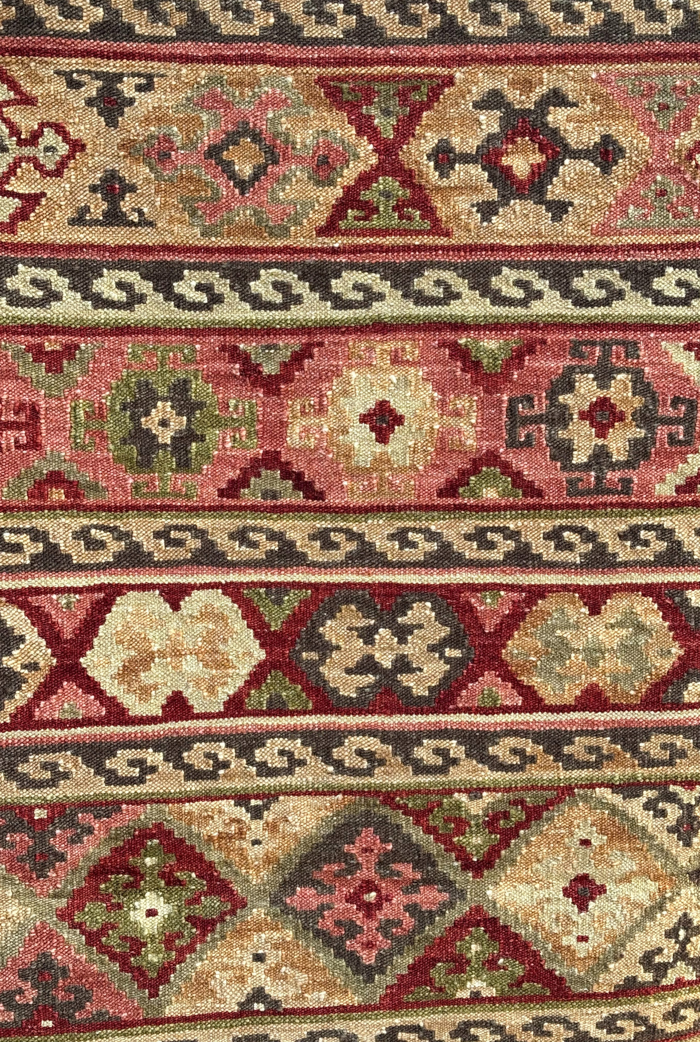 HAND-WOVEN ZARDOS RUG