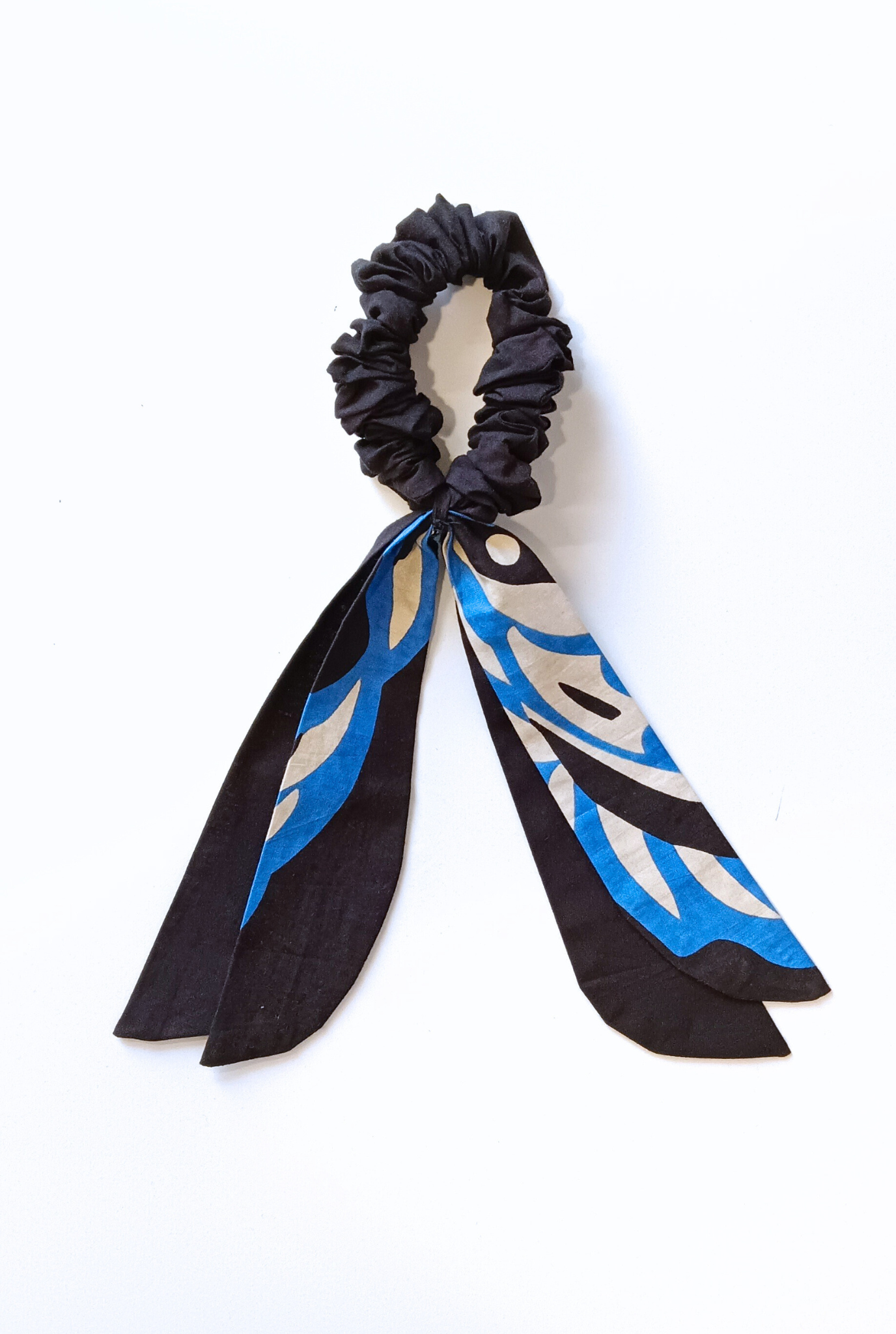 ORCA TIE-UP SCRUNCHIE