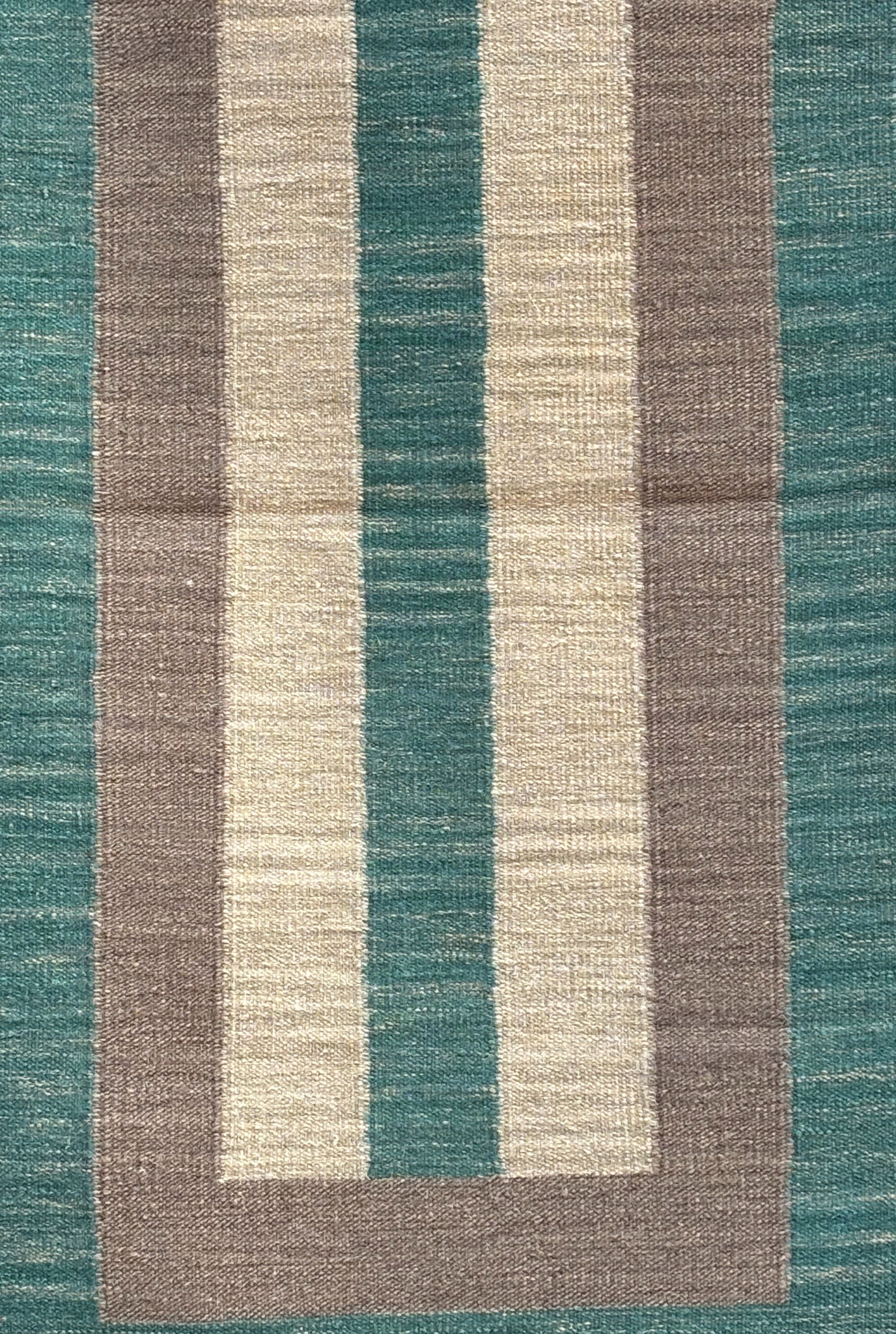 HAND-WOVEN LEHER RUG