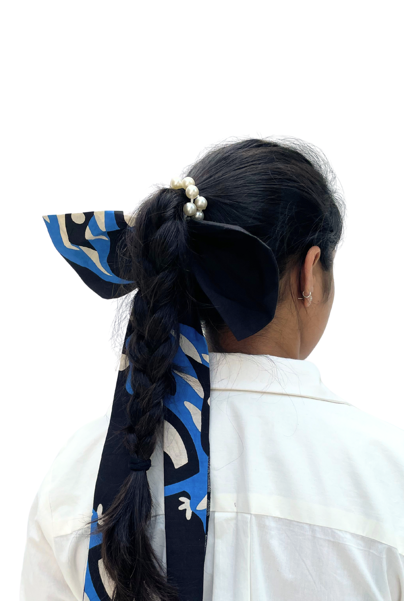 ORCA PEARL TIE-UP SCRUNCHIE