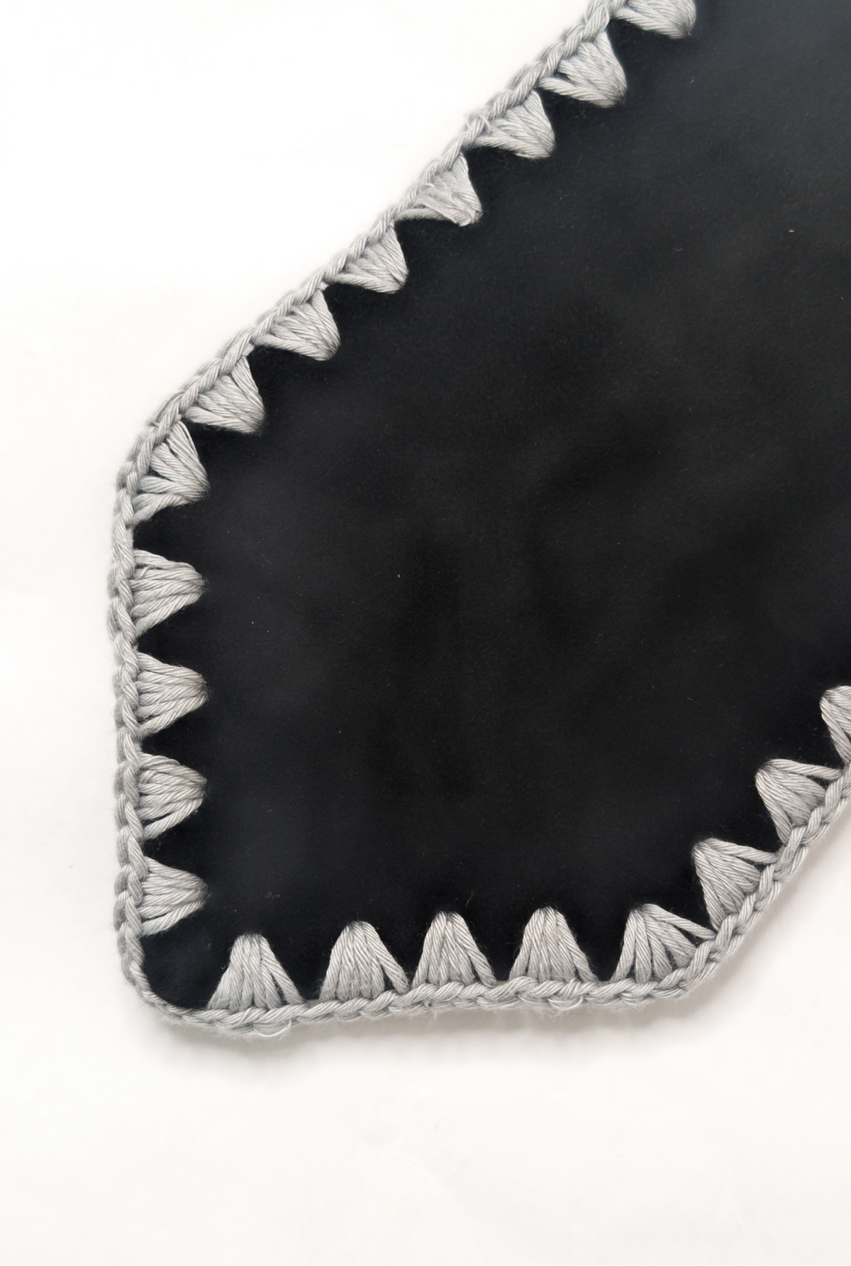 CROCHET EDGE TIE (BLACK)