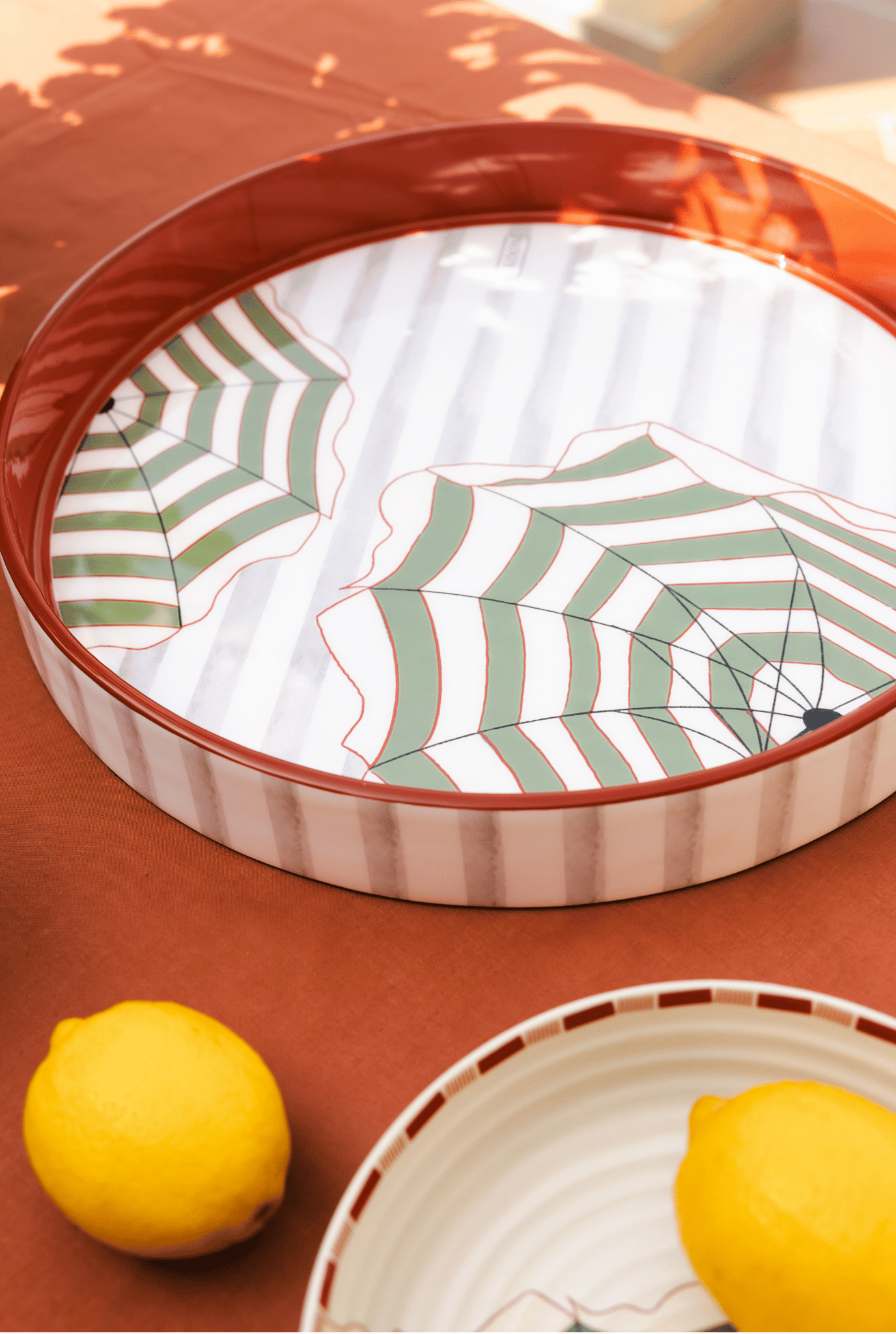 Kasa round tray