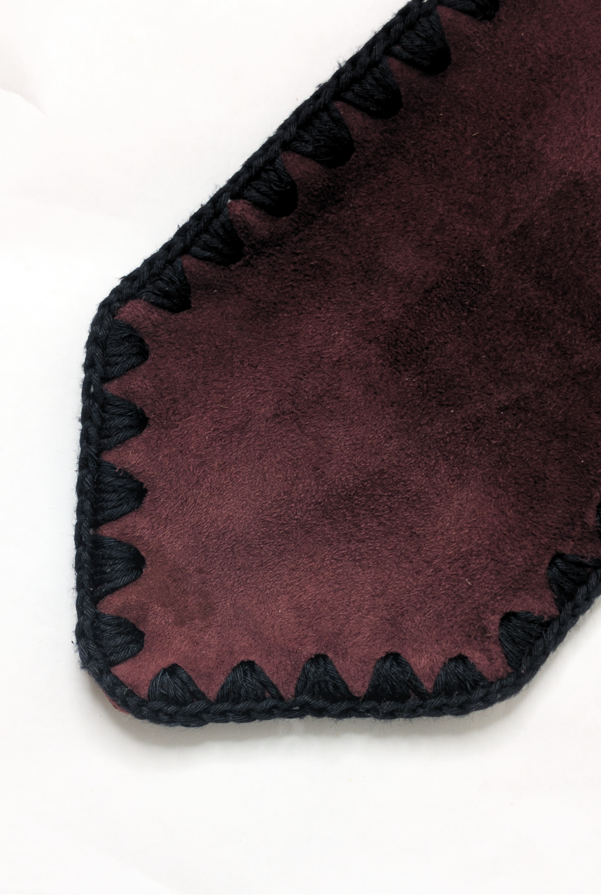 CROCHET EDGE TIE (BURGUNDY)