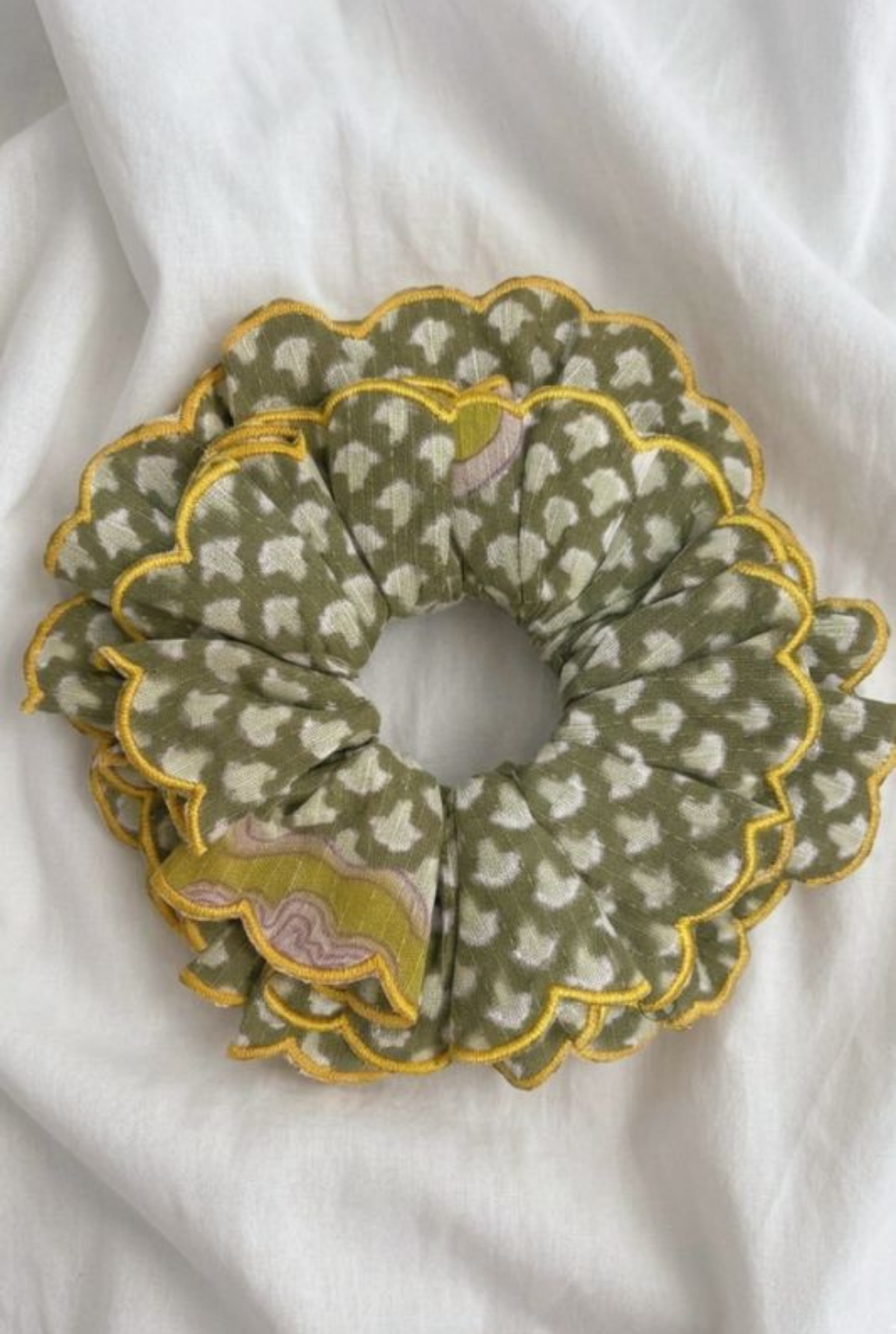 Panna Scallop Scrunchie