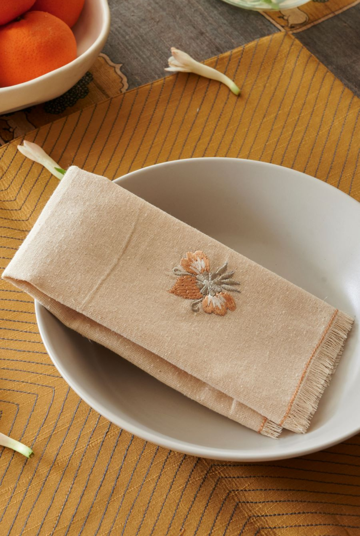 A Golden Bee Napkin (Set of 4)