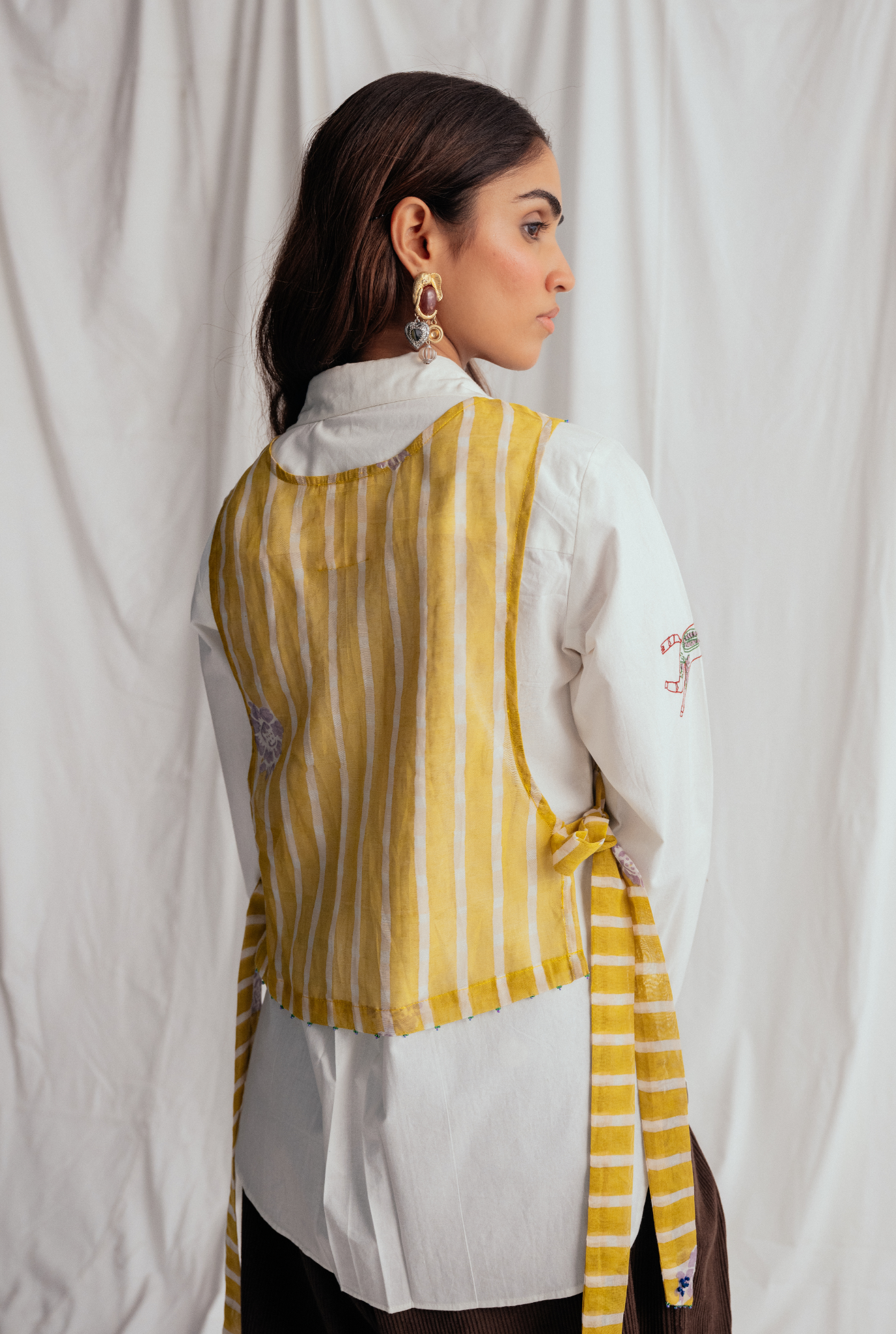 Dhoop Bib
