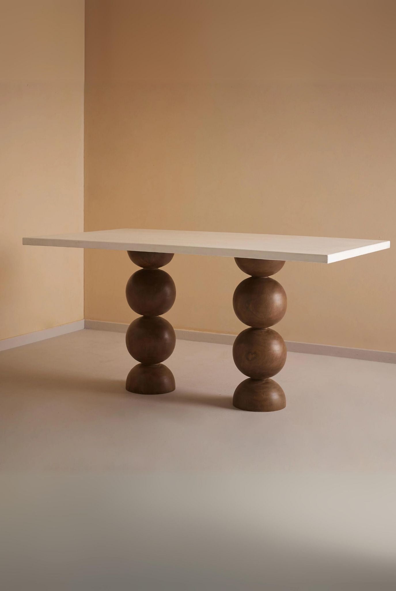 BALL PACK DINING TABLE