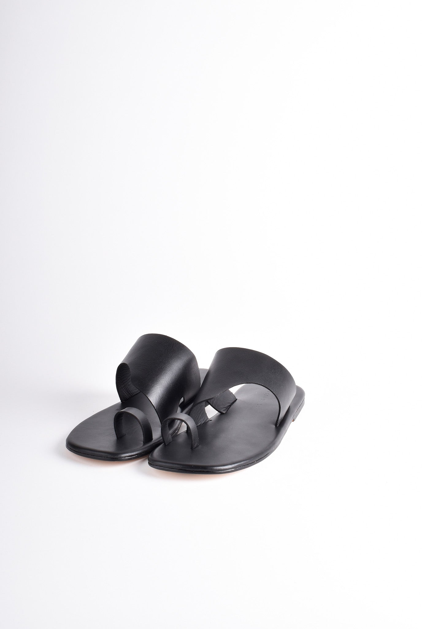 Monochrome open toe chappals