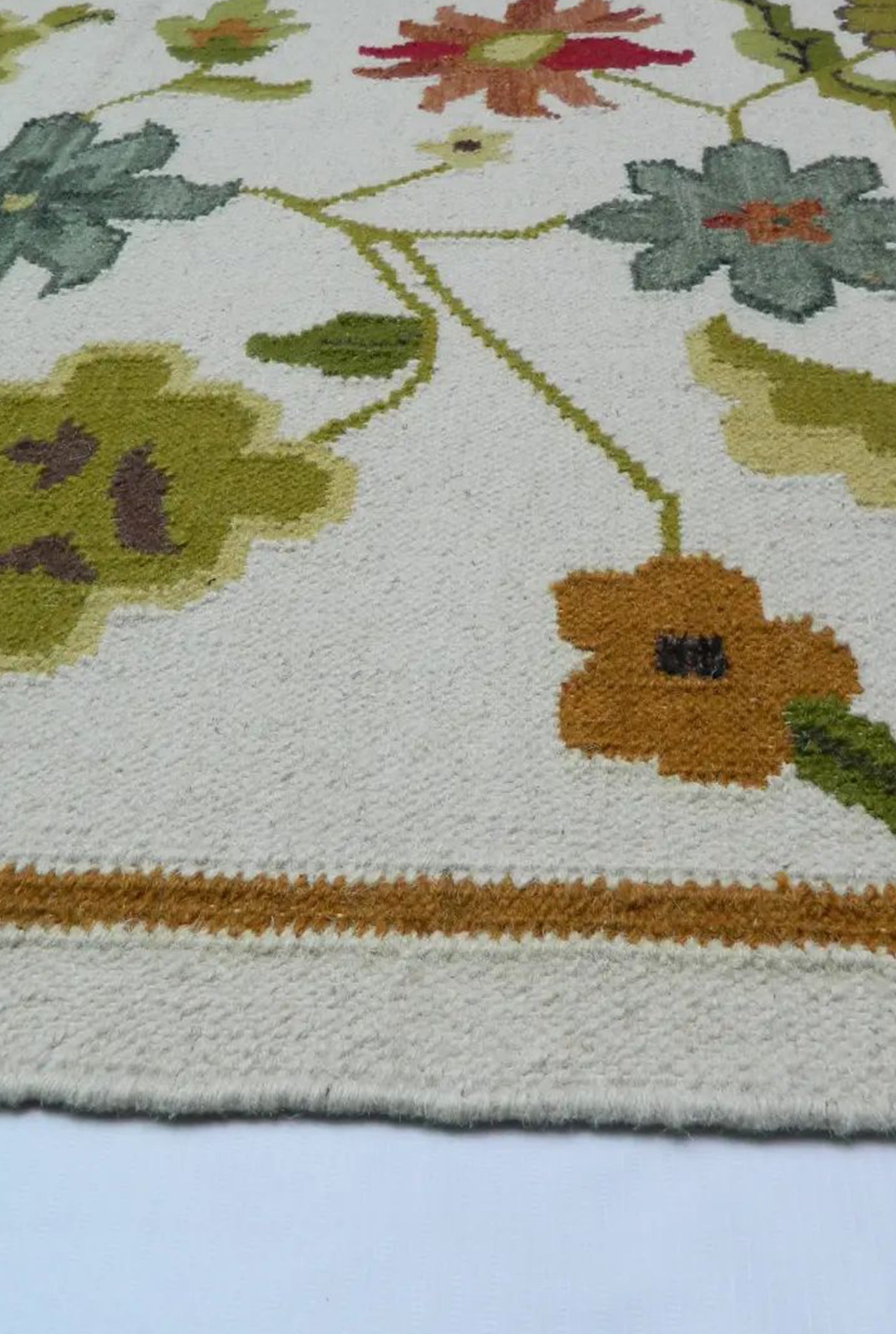 handcrafted-woven-rug-carpet-cotton-wool-home decor- jodi
