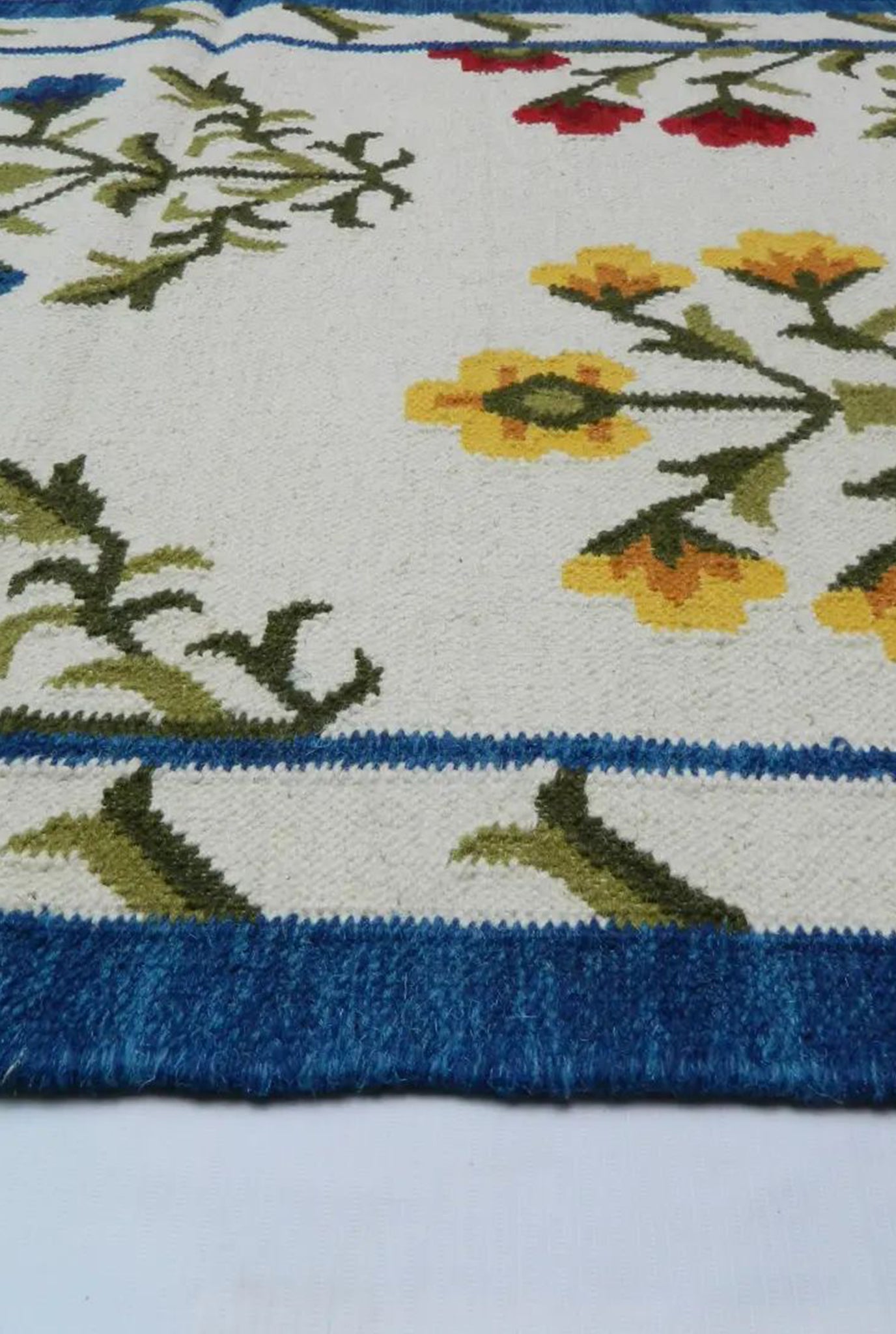 handcrafted-woven-rug-carpet-cotton-wool-home decor- jodi