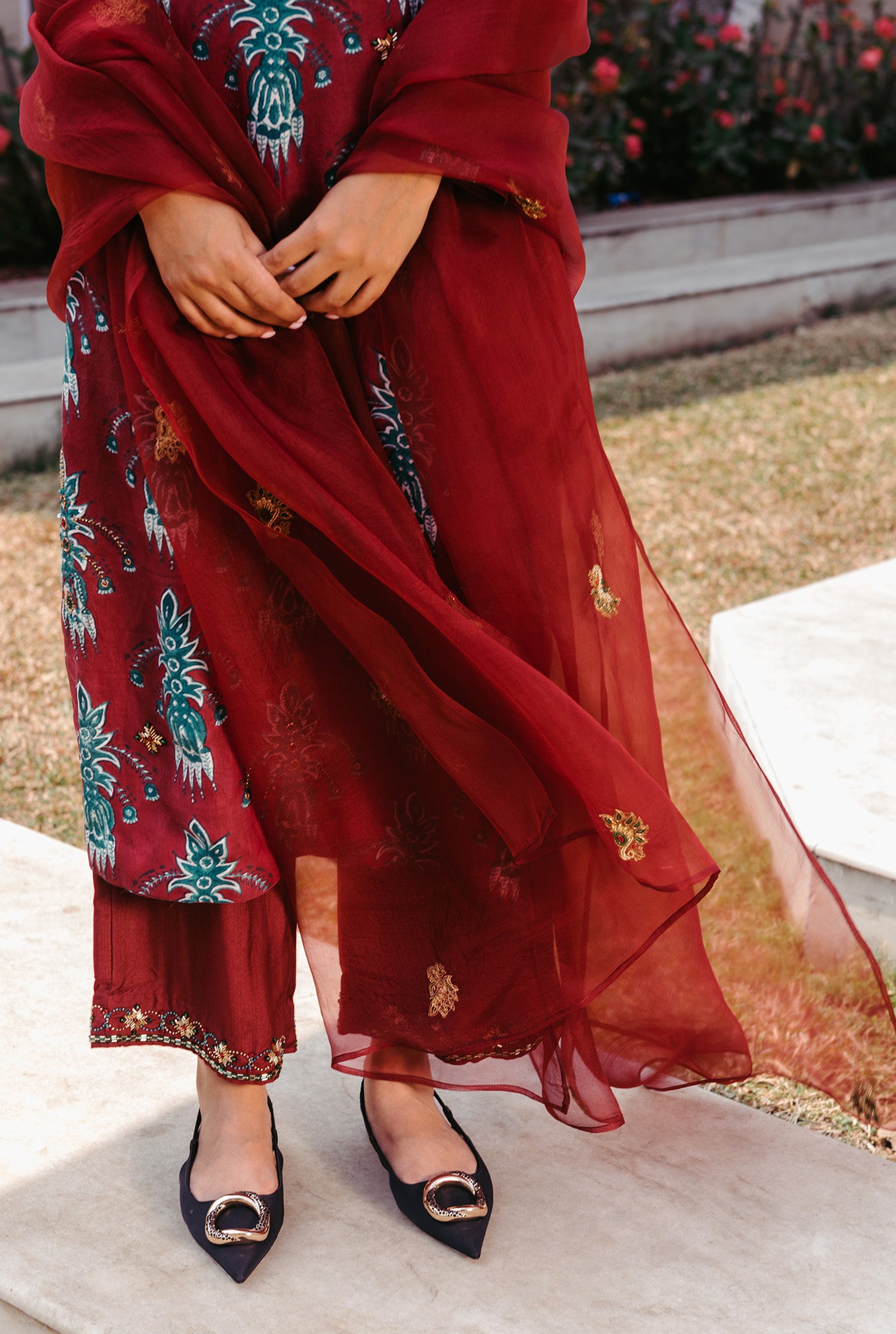 The-Jodi-Life-red-organza-dupatta-embroidery-embellished-sequins