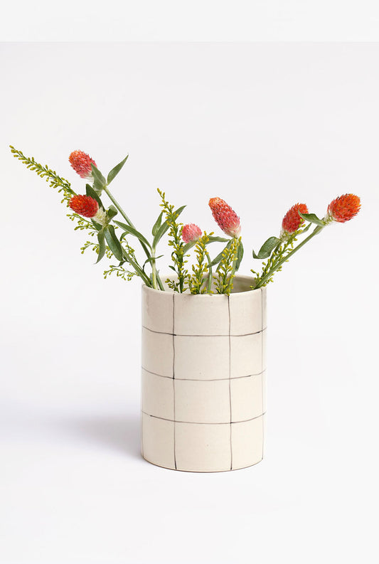 ceramics-jodi-vase-sustainable-decor